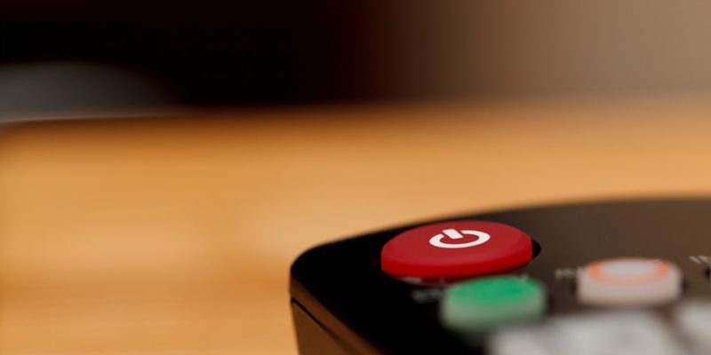 13 reasons why, suicide, televisie, afstandbediening, tv