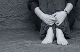 eenzaam, eenzame opsluiting, depressieve klachten, gesloten jeugdzorg, suicidaliteit, isoleercel, eenzaamheid, depressiegevoelens, suïcidale gedachten, dementie, mentale gezondheid, seksueel geweld, eenzaam, mentale gezondheid jongeren, eenzaam, CBS, PTSS, eenzaamheid, psychotherapie, ketamine, depressie, anorexia, coronacrisis, coachingssessies, eenzaamheid, stay fine