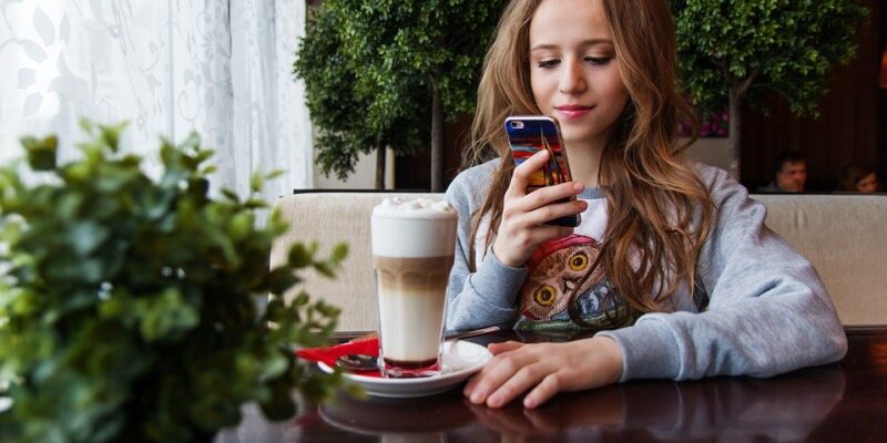 digitaal minimalisme, smartphones, telefoonverslaafde