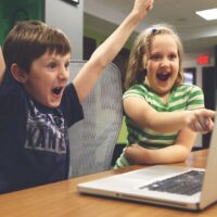 mentale gezondheid van kinderen, online kinderrechten, kinderrechten, tweetaligheid, kwetsbare kinderen