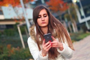 smartphonebeleid , breinrot, smartphonegebruik, shame sexting, infobesitas, digistress, stress, eetstoornis, eetstoornissen, chatgroep, eetstoornis, zelfvertrouwen