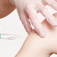 boostervaccinatie, boosterprik, prikpil, verplichte anticonceptie,