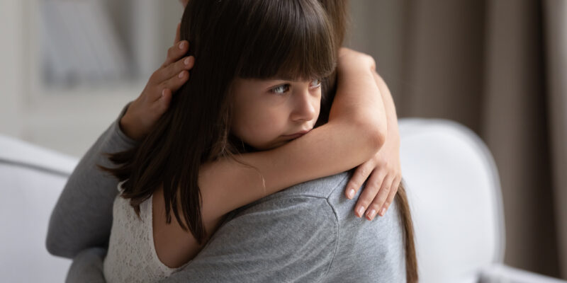 angstig kind, angst van het kind , kind , angst, traumatische ervaringen, opvoeden, dubbele kinderbijslag, congres hechtingsproblematiek